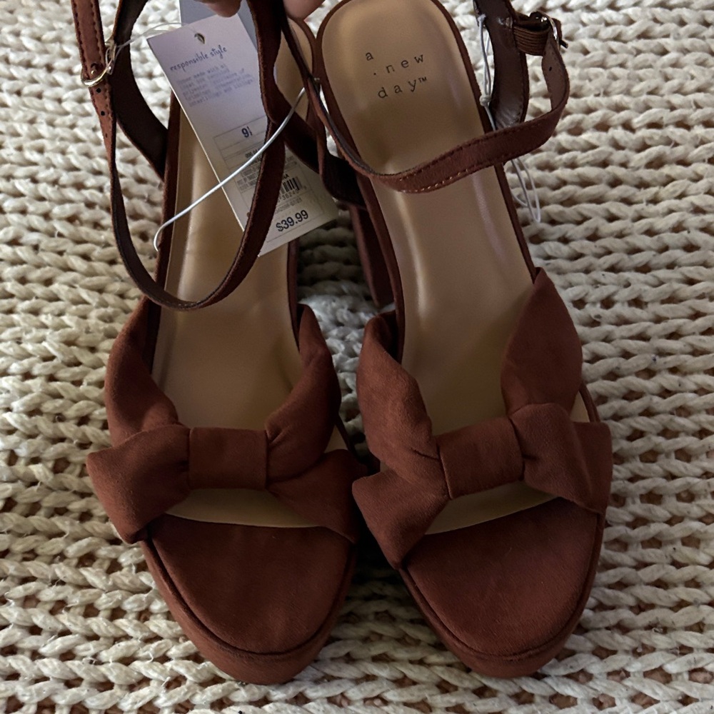 A New Day Women's Tan Bow Sandals